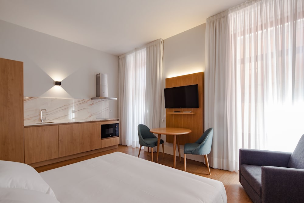Design, Studio, Queen Bed, Balcony