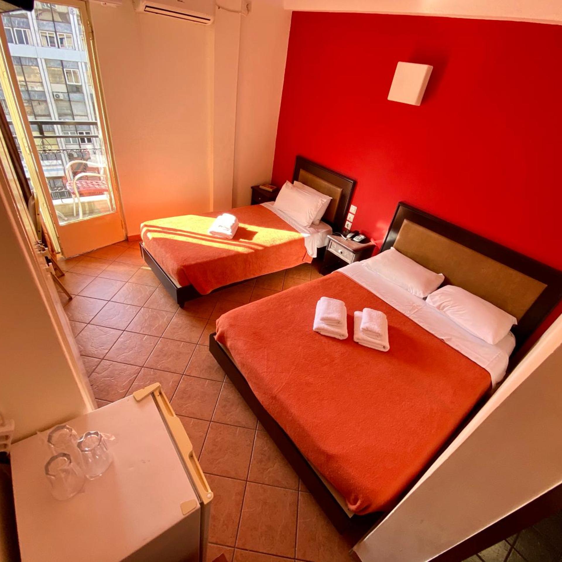 ROOM, TRIPLE, PRIVATE BATHROOM