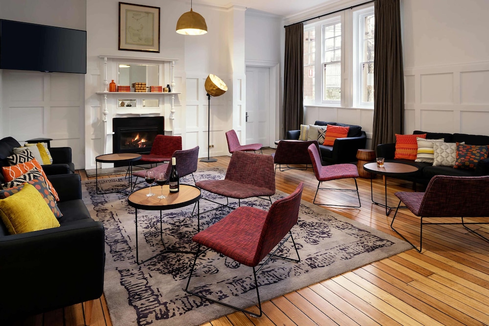 RYDGES HOBART 40/67