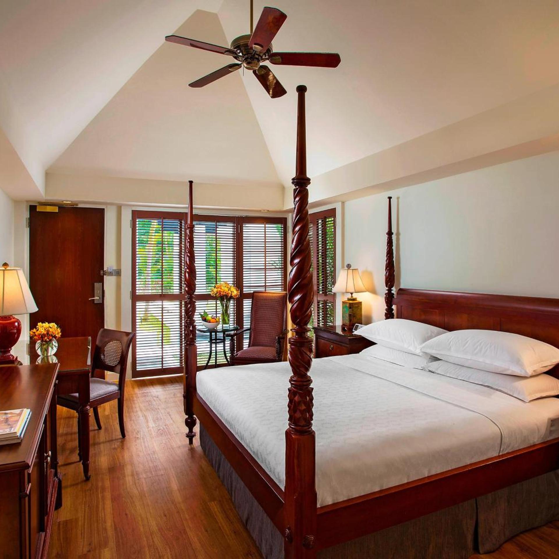 Cabana, King Bed, Balcony, Executive Lounge Access