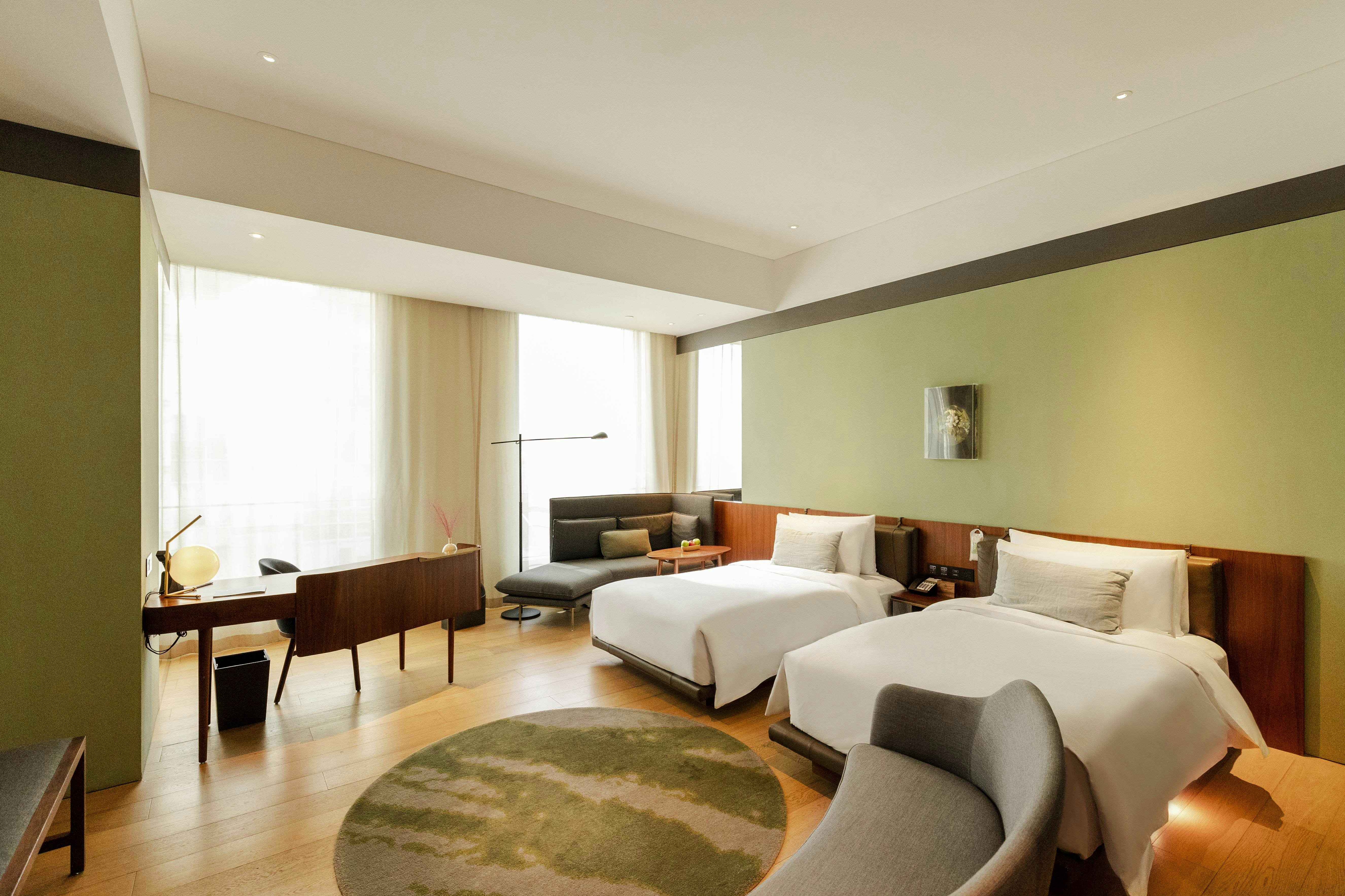 EXECUTIVE, TWIN BEDS