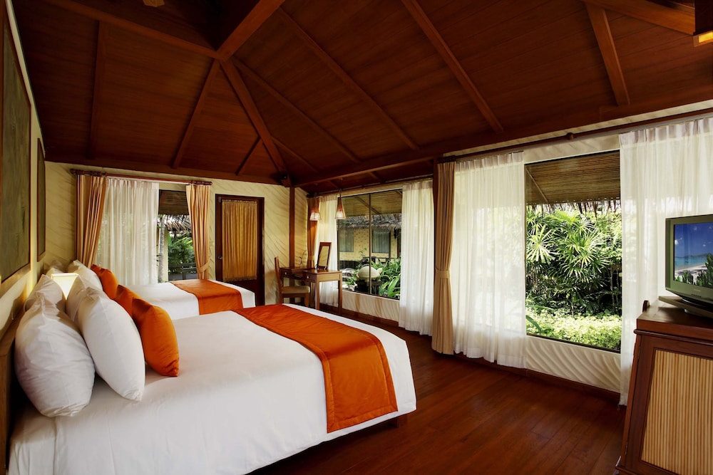 Centara Koh Chang Tropicana Resort 40/80