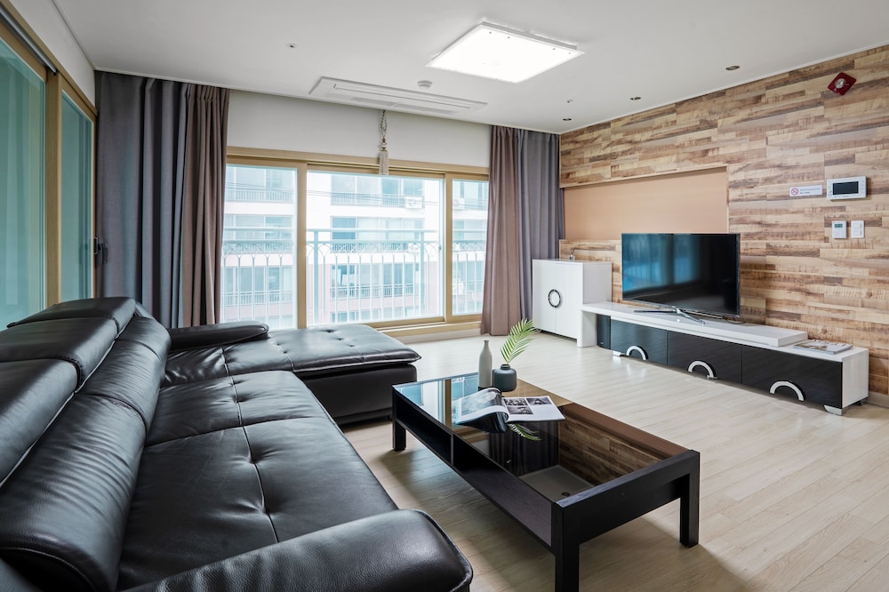 Home Fourest Residence Hotel 11/21