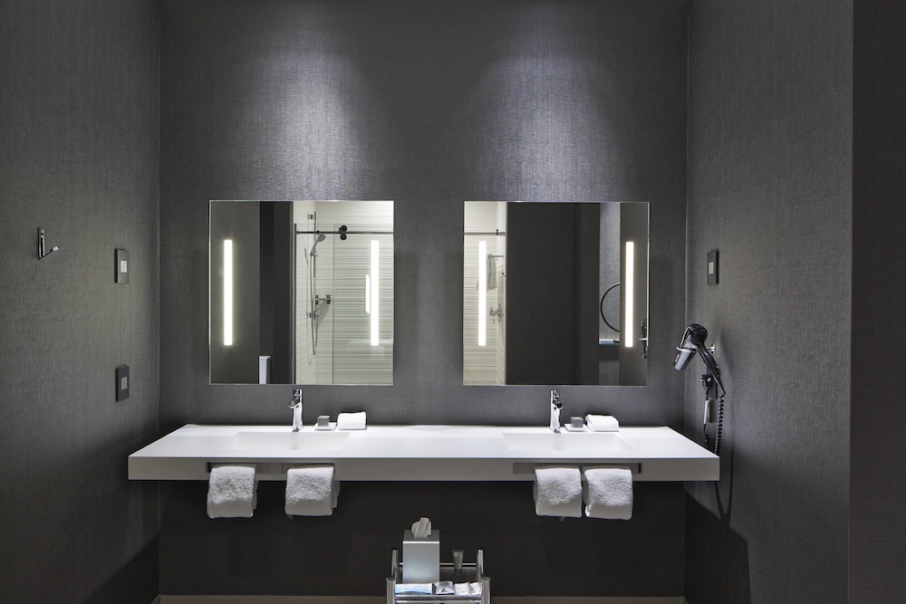 AC Hotel Des Moines East Village 13/48