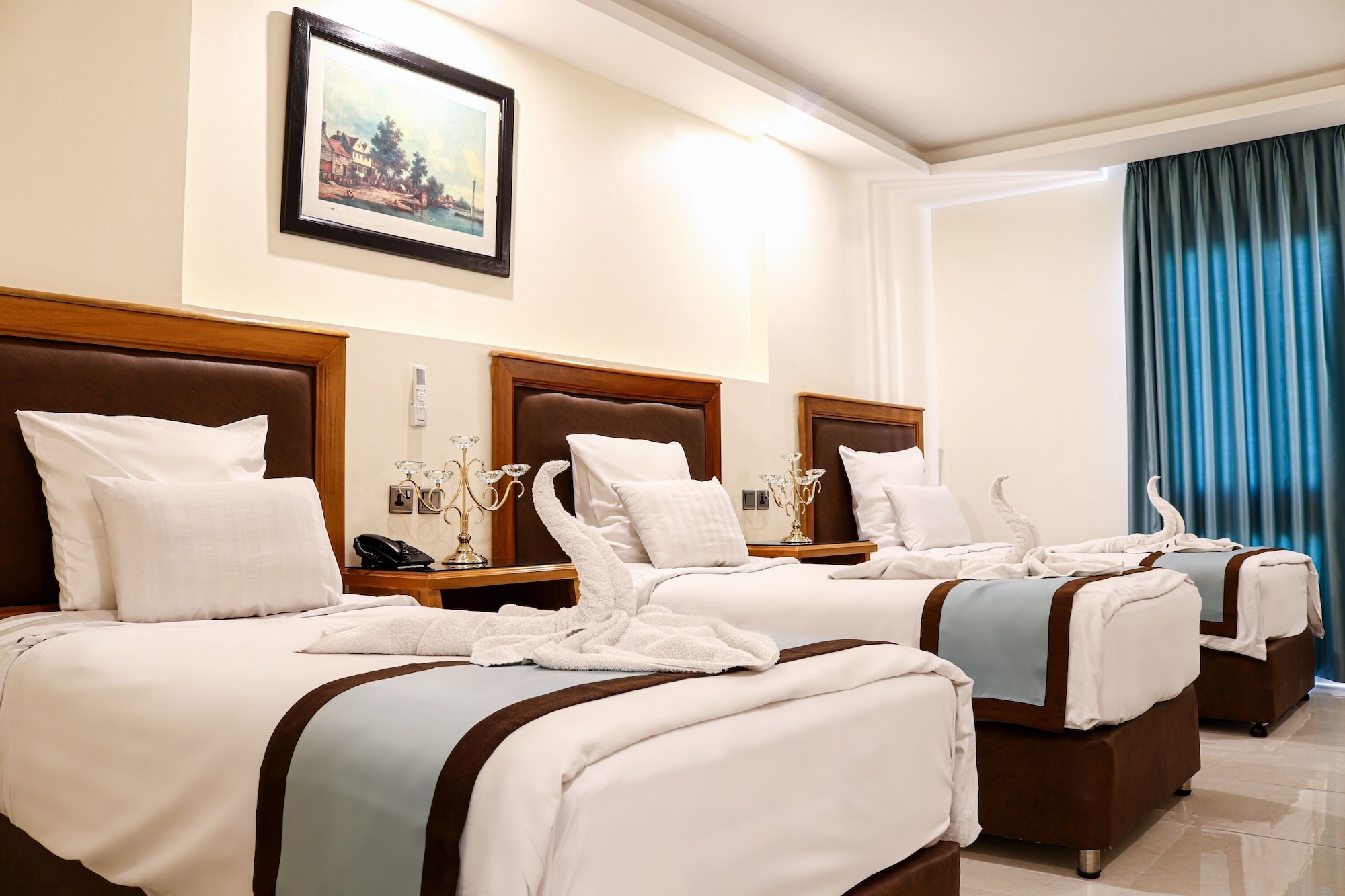 ROOM, TRIPLE