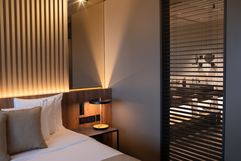 Barcelona Airport Hotel 28/86