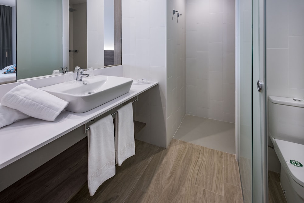 4R Gran Europe Hotel 49/50