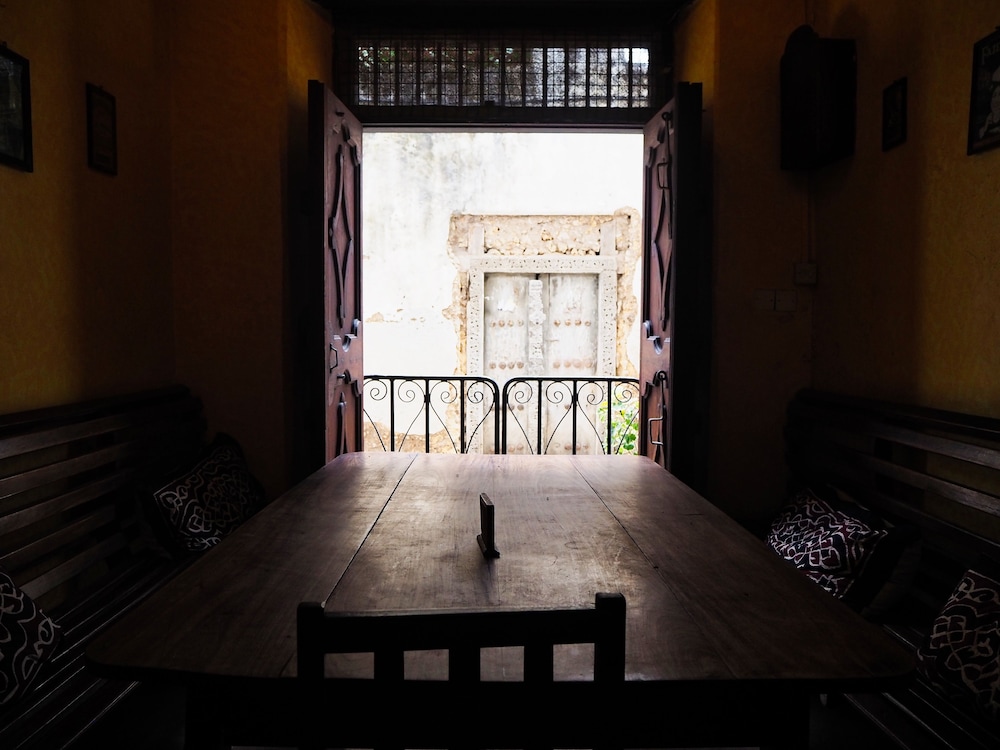 Zanzibar Coffee House 27/50