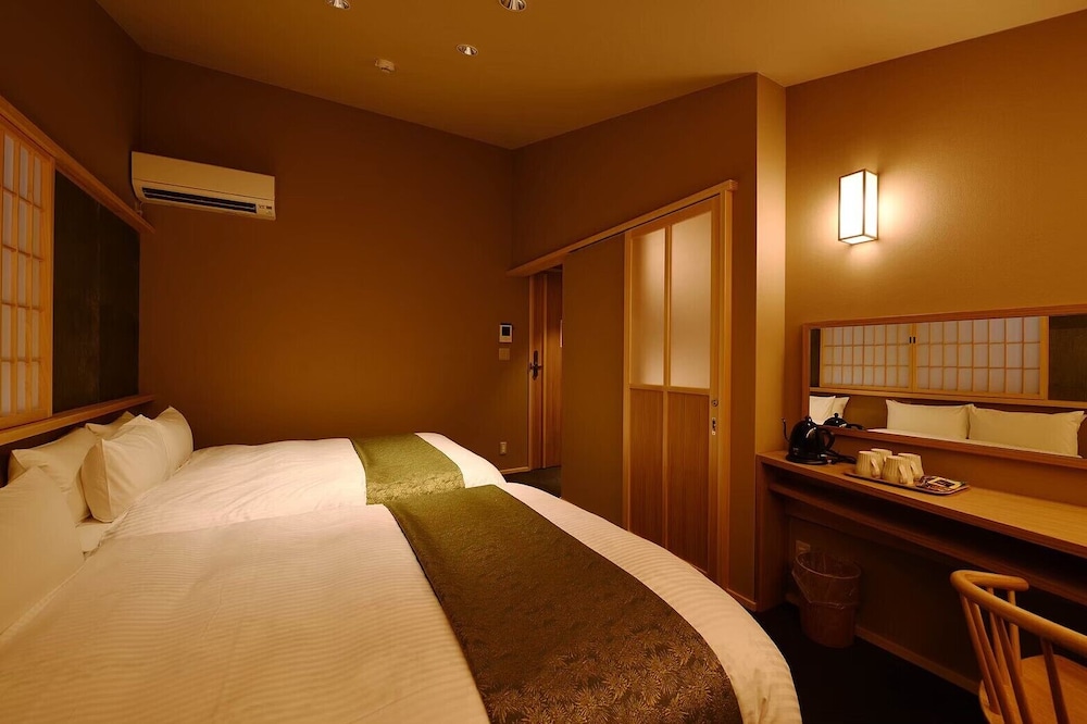 FOUR SEASONS INN KYOTO 10/21