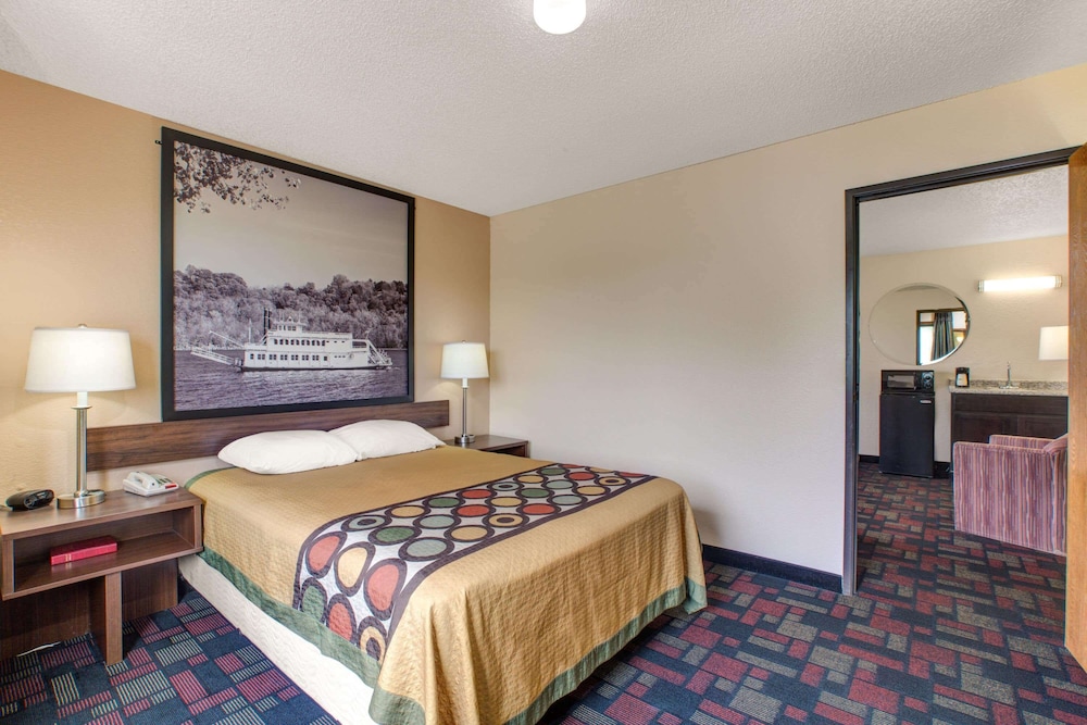 Super 8 By Wyndham Boonville 8/20