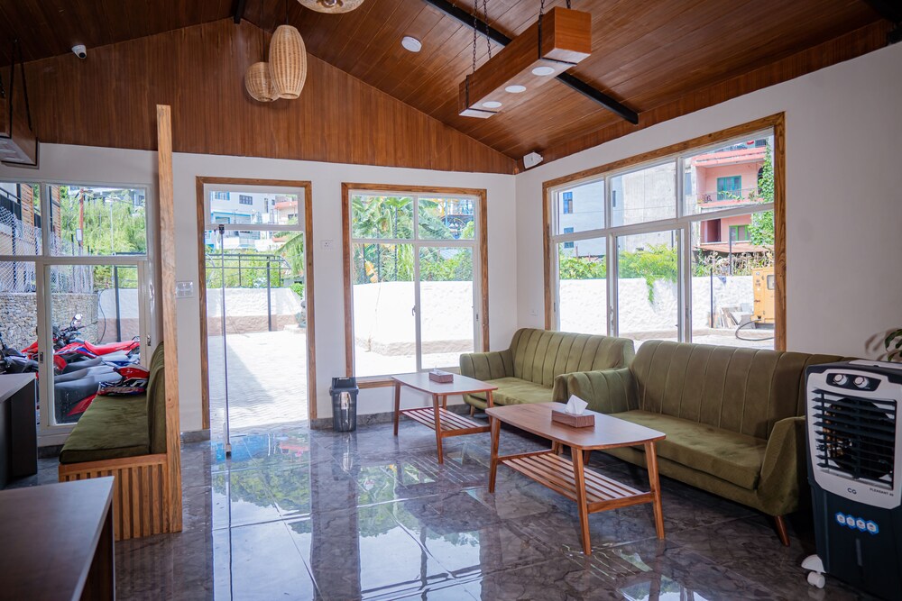 Majestic Lake Front Hotel & Suites 23/47