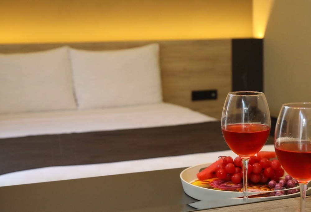 Faik Hotel 25/50