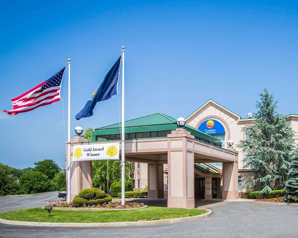 Comfort Inn & Suites Hawthorne NY 3/72