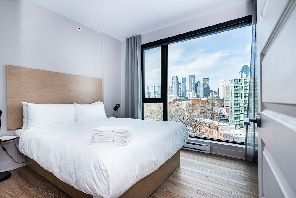 PLUS, PREMIUM, CITY VIEW