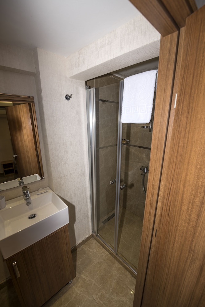 B Guest Hotel 27/66