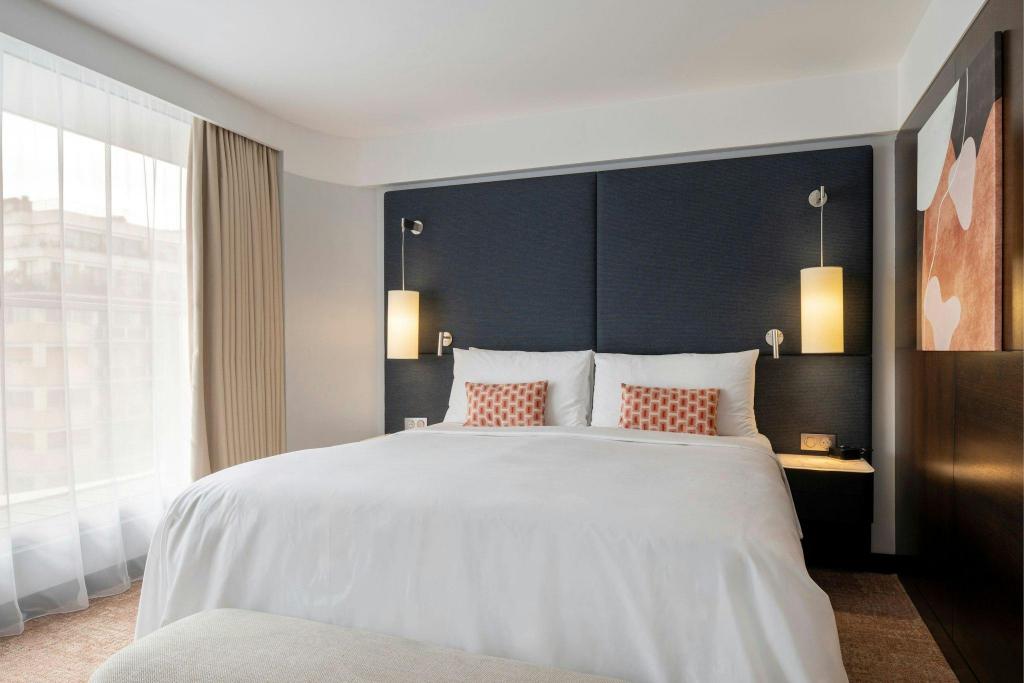 Suite, King Bed, Eiffel View, Terrace, High Floor