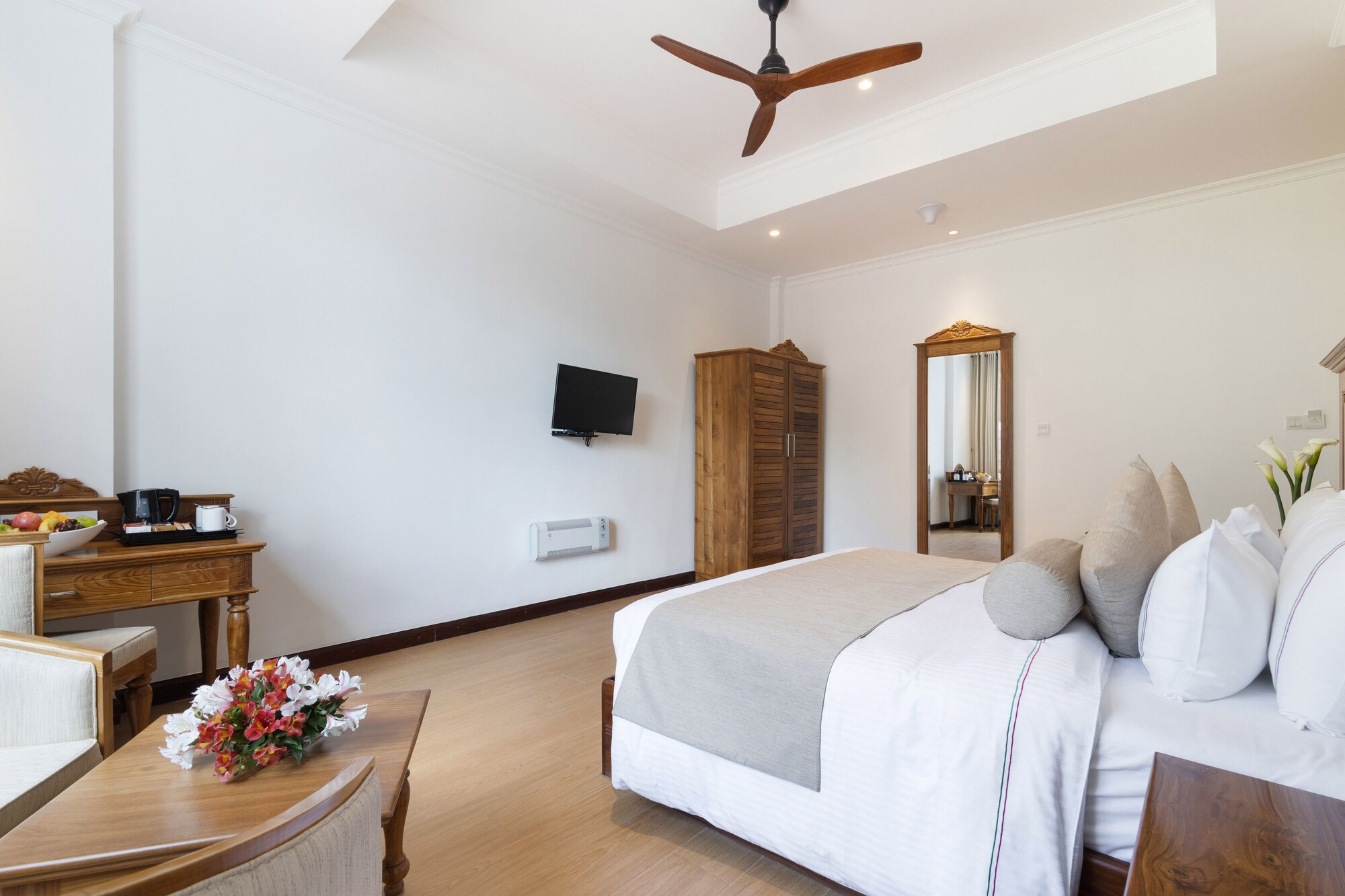 DELUXE, TWIN BEDS