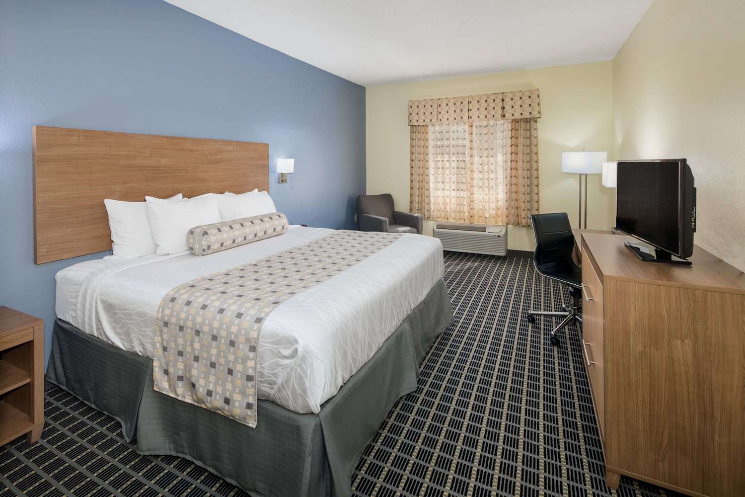 Days Inn Suites By Wyndham Union City 13/30