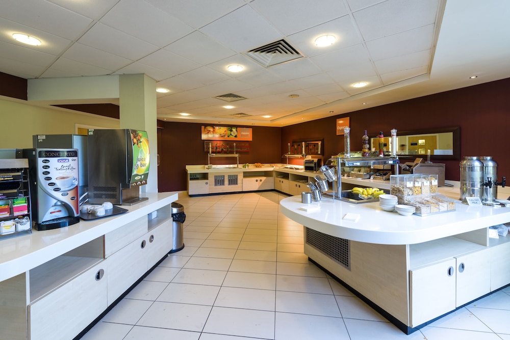Holiday Inn Express London Stansted Airport 5/33