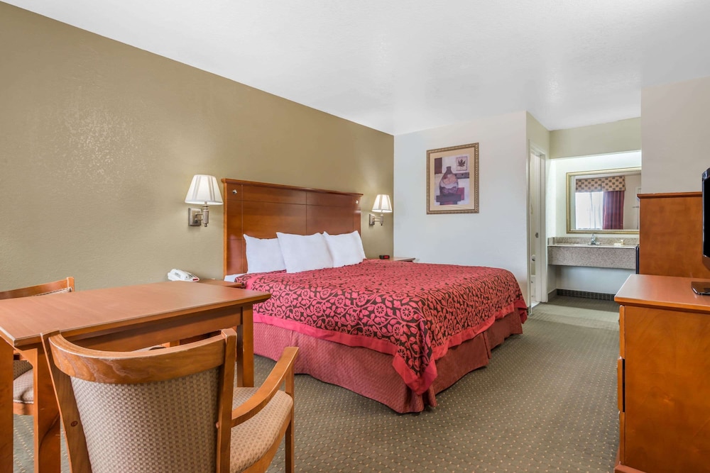Days Inn by Wyndham San Antonio Southeast/Frost Bank Center 7/16