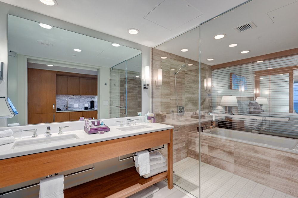 Real Select at the Ritz Carlton Residences, Waikiki Beach 11/50
