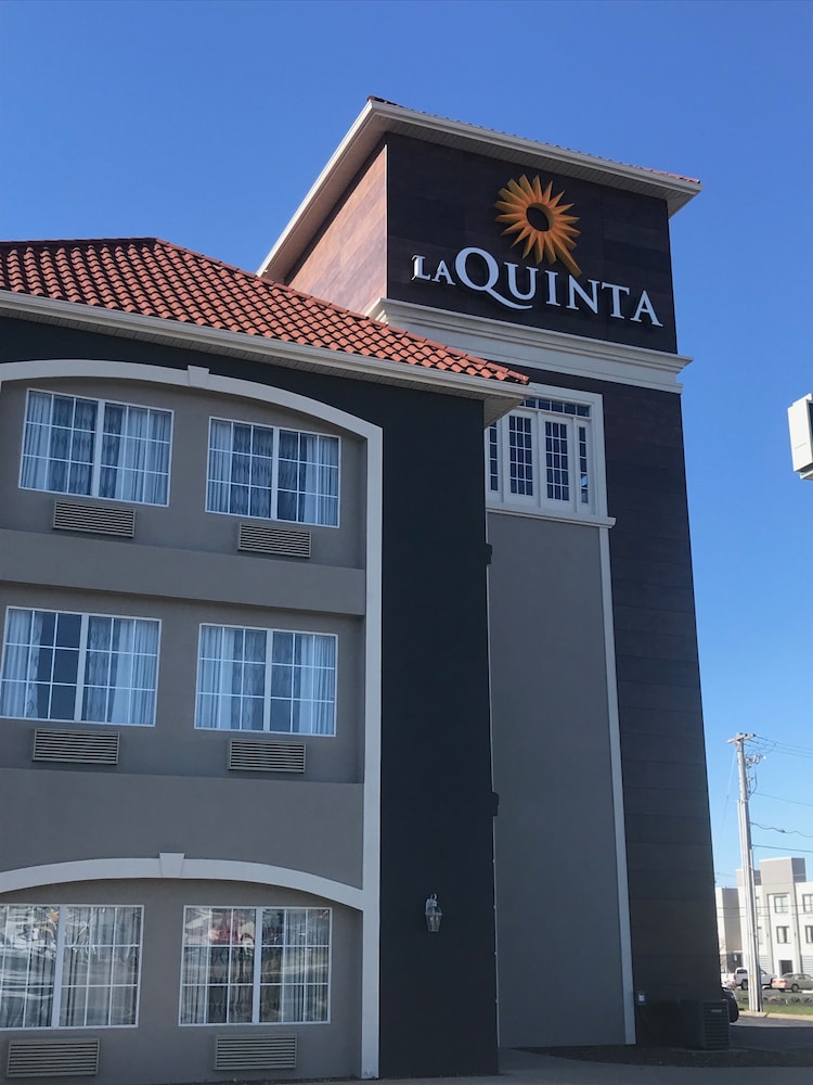 La Quinta Inn & Suites by Wyndham Bowling Green 5/51