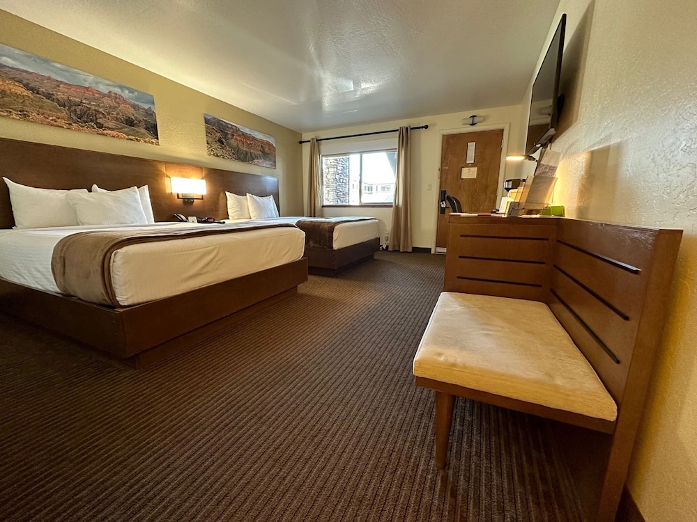 Motel, Economy, 2 Queen Beds، Red Feather Lodge 1/4