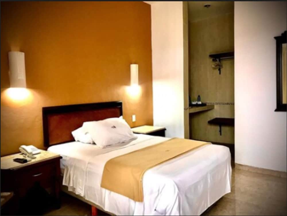 Maria Jose Hotel 12/41