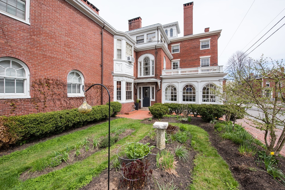 Danforth Inn 47/51
