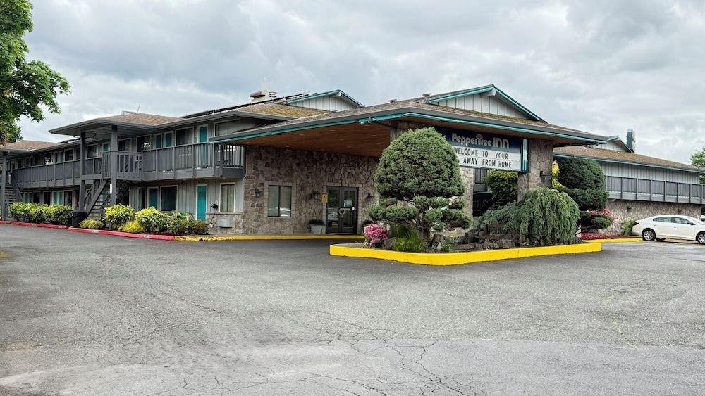 PepperTree Inn 59/67