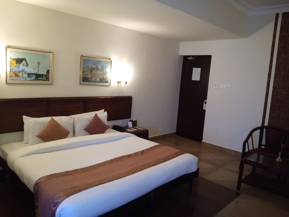 Yuvarani Residency Hotel 8/29