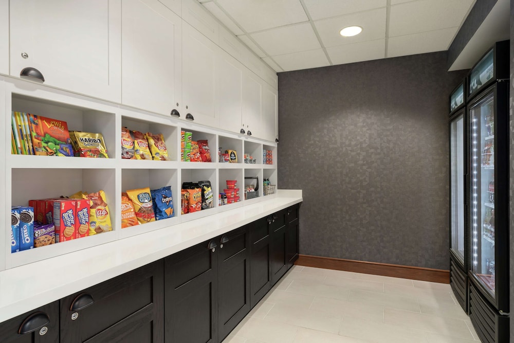 Homewood Suites by Hilton Allentown-Bethlehem Airport 36/38