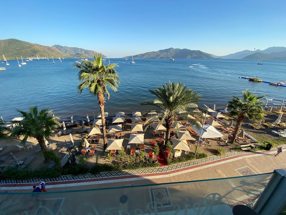 Reis Beach Hotel 22/25