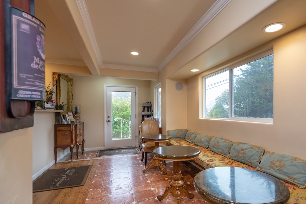 Vendange Carmel Inn and Suites 44/55