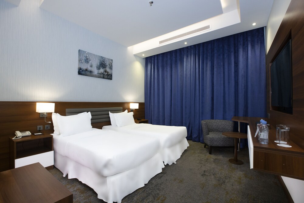 EVA Hotel 14/38