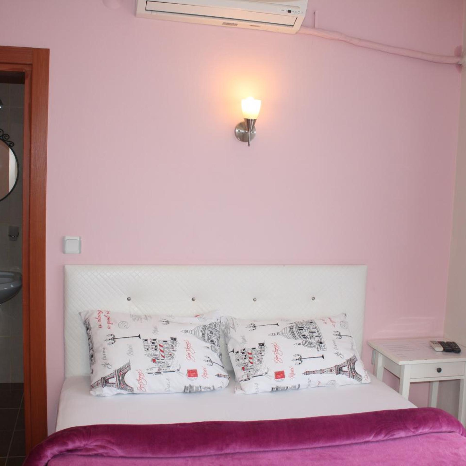 Sapphire Hotel 9/50