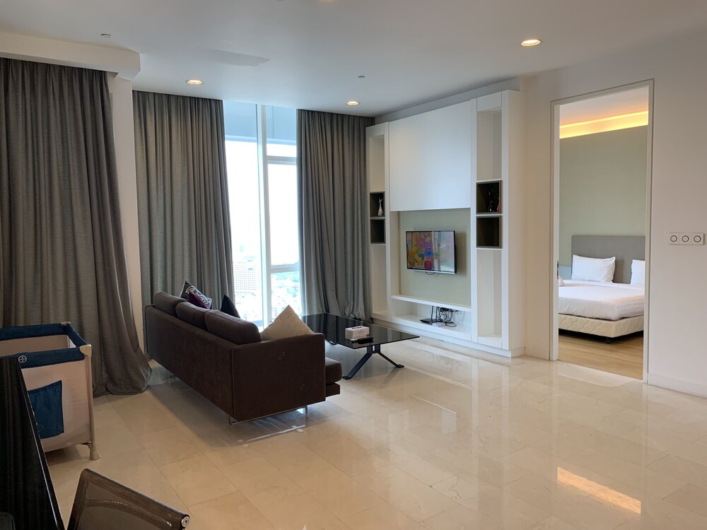 Platinum Service Suite at The Face 40/68