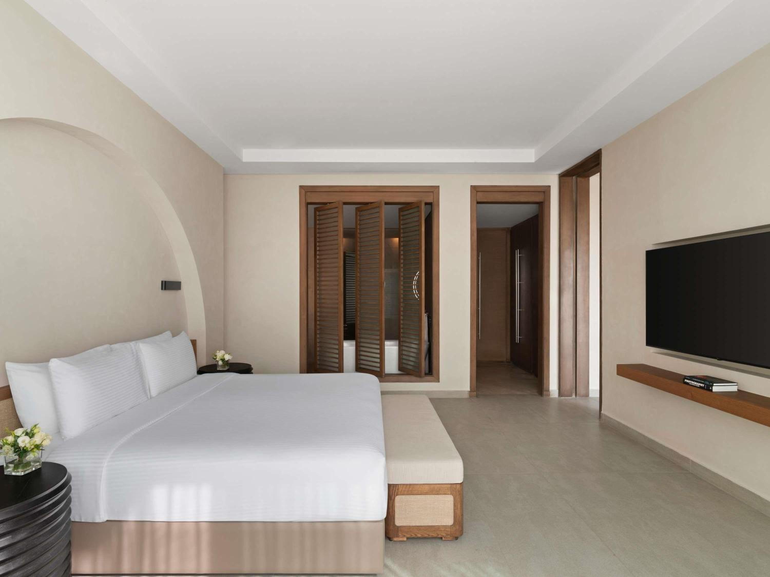 2 Bedrooms, Senior, Suite, Queen and Twin Beds