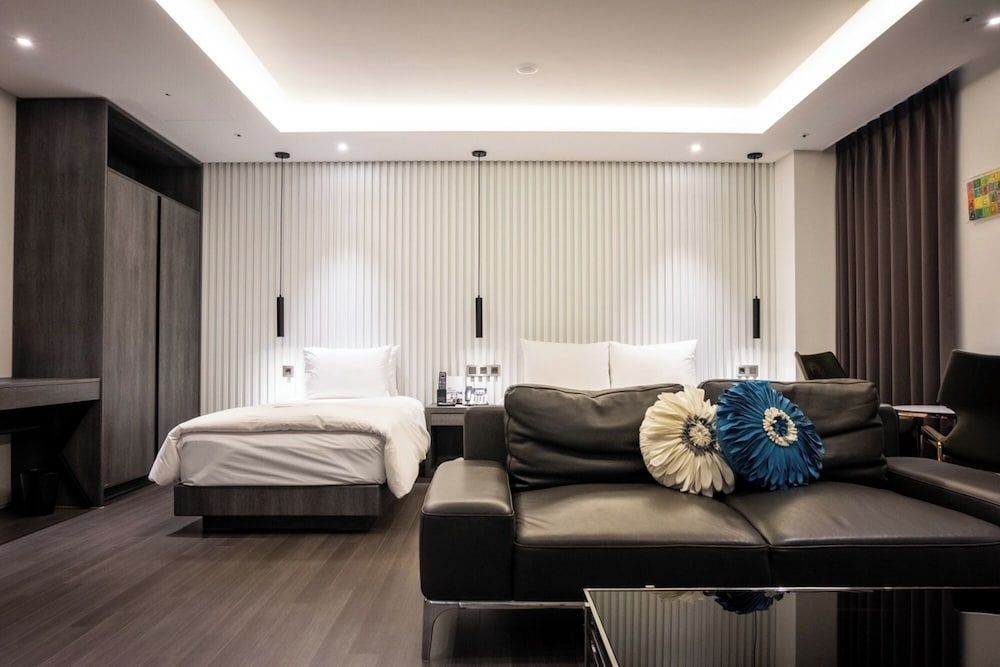 Diamond, Junior Suite, 1 Double and 1 Single Bed