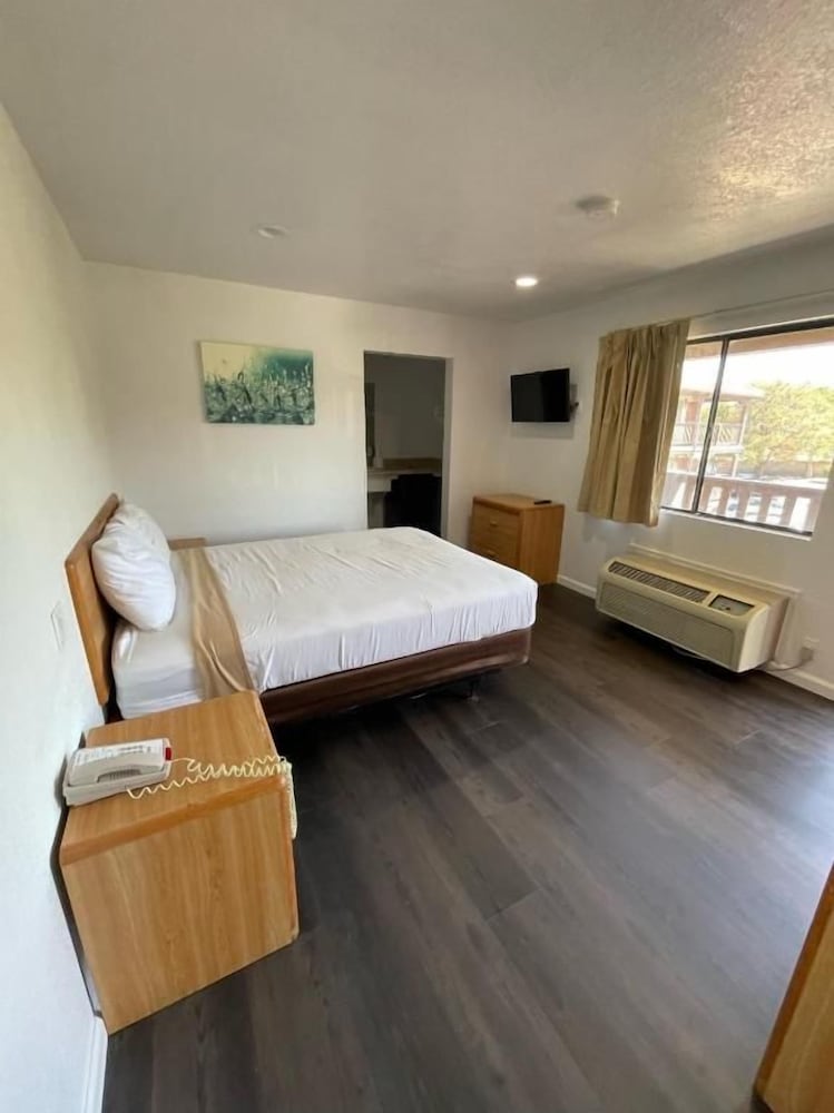 Palms Inn & Suites 7/50
