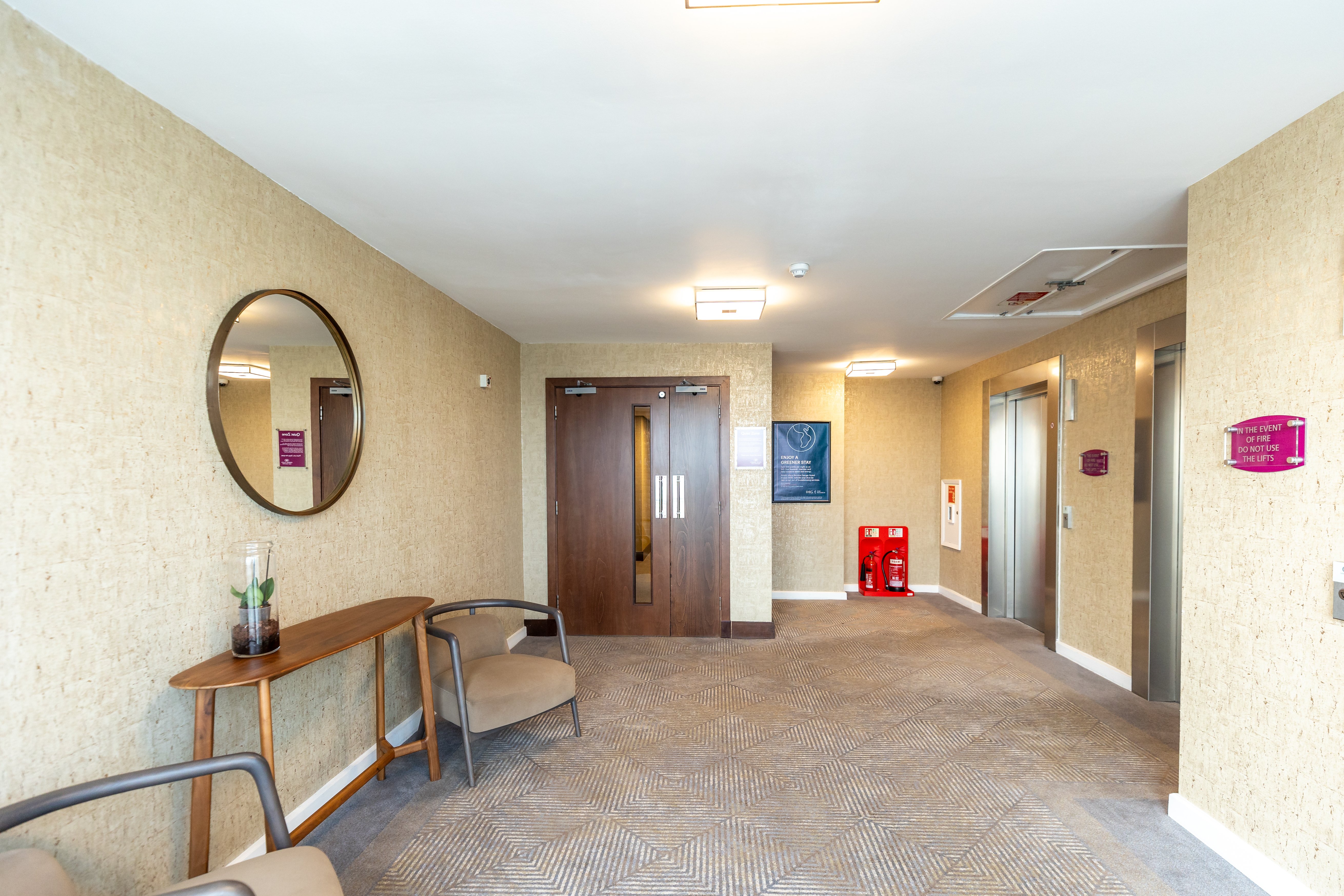 Crowne Plaza London Gatwick Airport 82/83