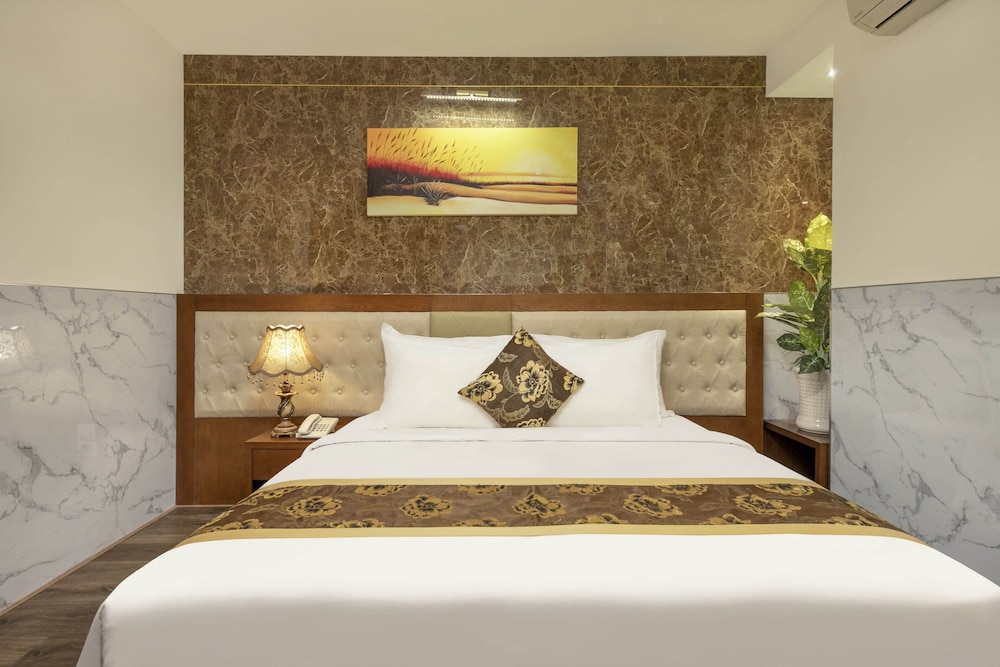 Delicate Hotel 30/72