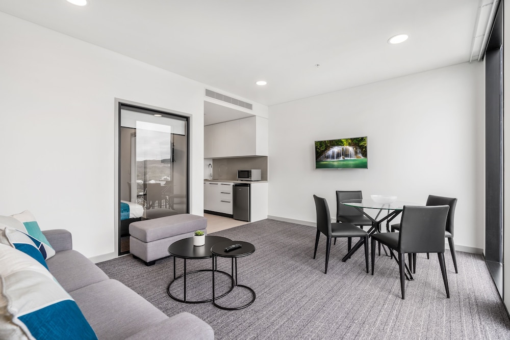 Essence Suites Taringa 35/60
