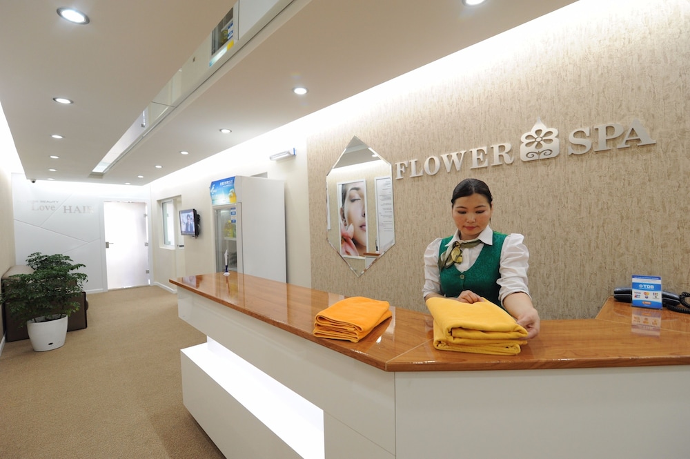 Flower Hotel 3/49