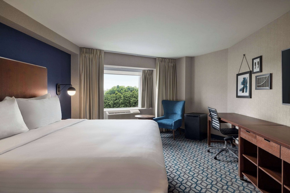 STANDARD, KING BED, ACCESSIBLE
