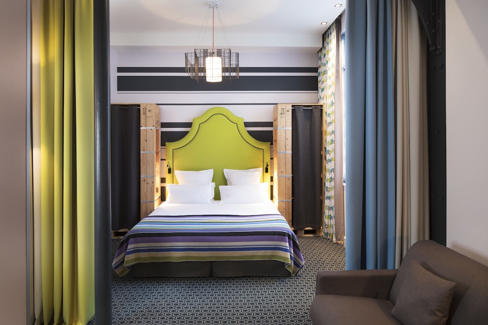 Hotel Fabric 9/64
