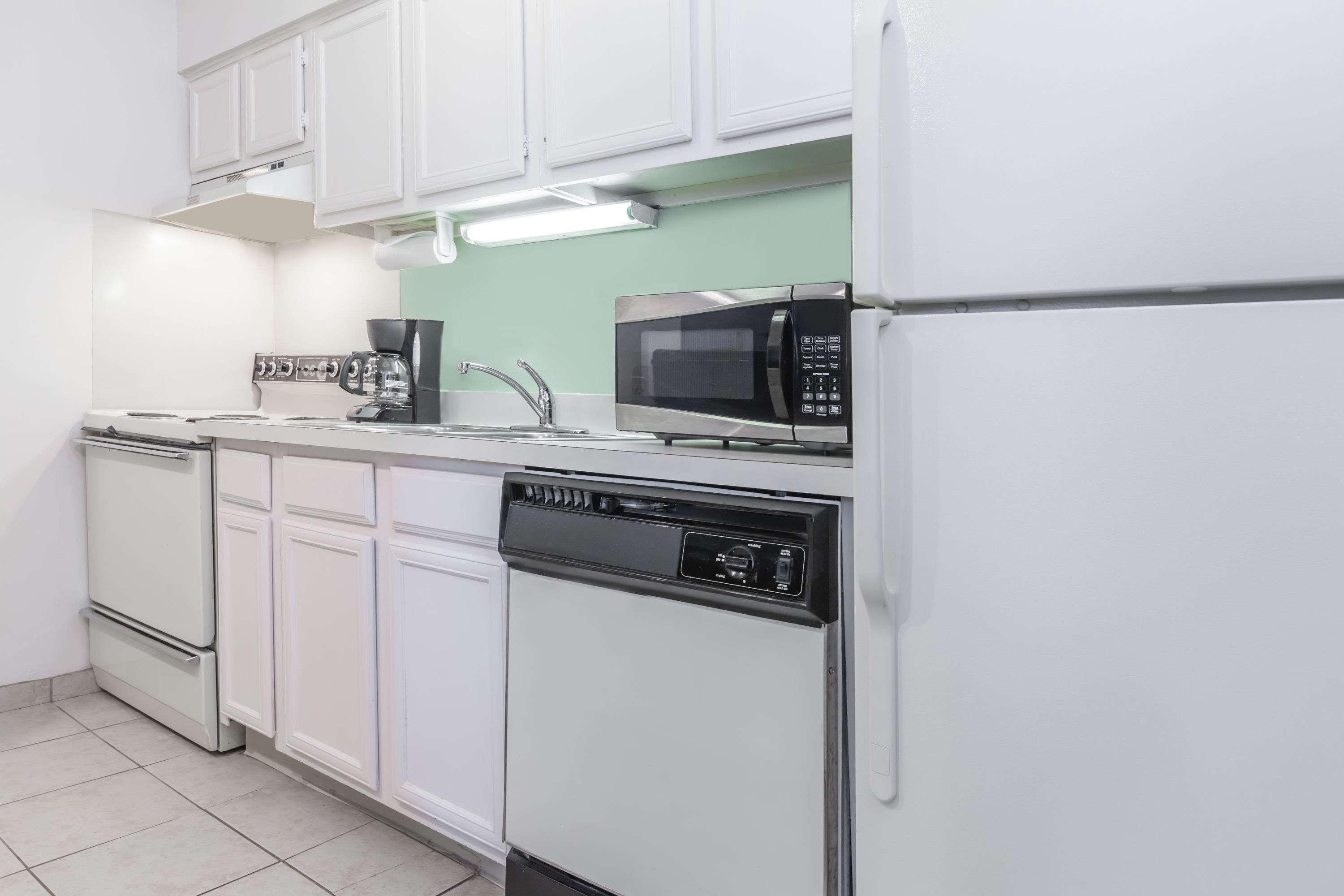 Hawthorn Extended Stay by Wyndham Dallas 14/14