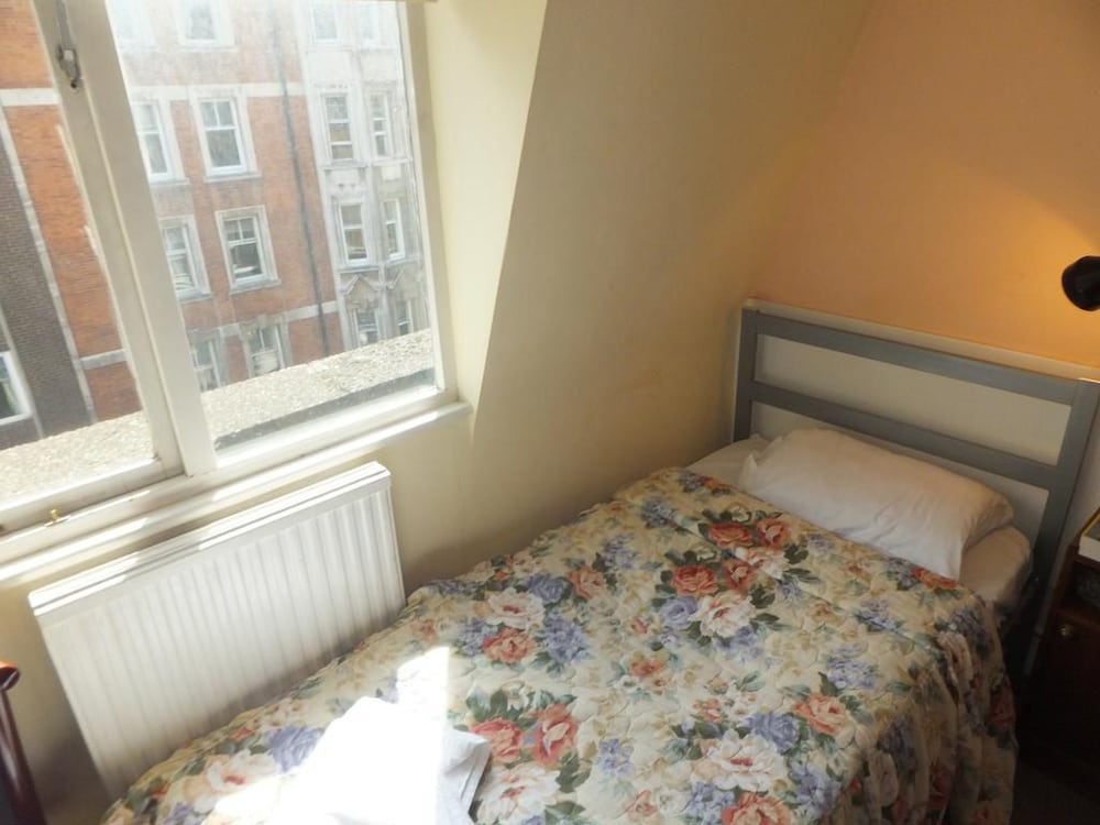 Gresham Hotel 22/50
