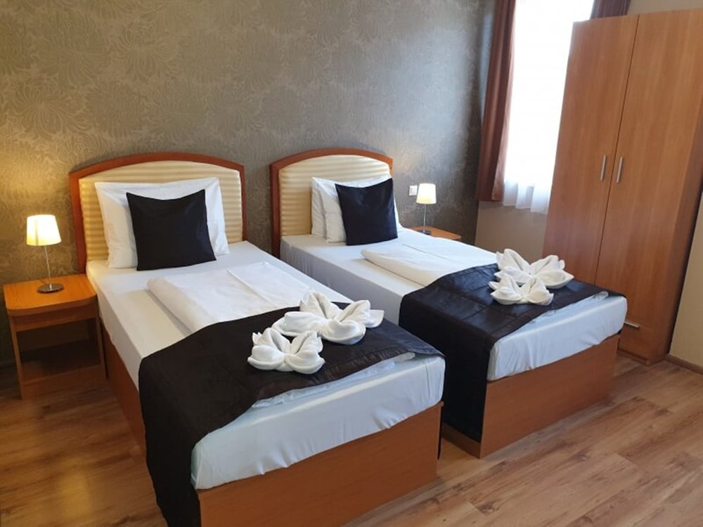 Six Inn Hotel Budapest 10/22