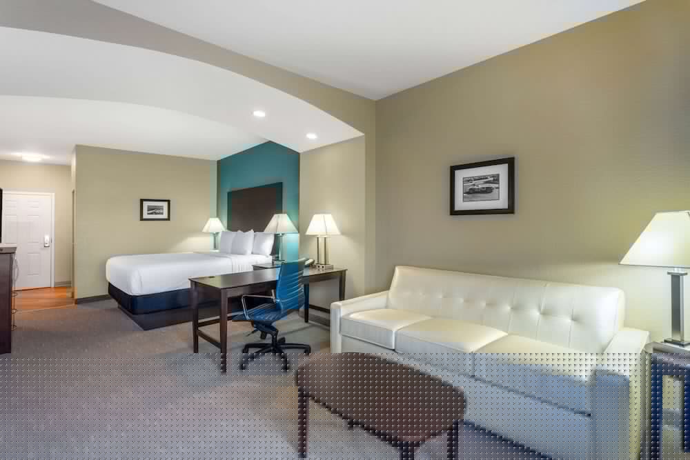La Quinta Inn & Suites by Wyndham Sebring 15/56